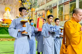 Tại Việt Nam Quốc Tự đã tổ chức đại lễ tưởng niệm đồng bào tử vong do COVID-19.