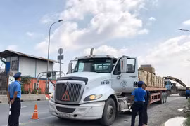 TP.HCM đề xuất Bộ GTVT cho phép xử phạt nguội xe chở quá tải trên địa bàn. Ảnh: TN