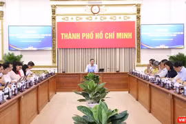 Chủ tịch UBND TP.HCM Phan Văn Mãi chỉ đạo tại cuộc họp về tình hình kinh tế xã hội sáng ngày 4/8