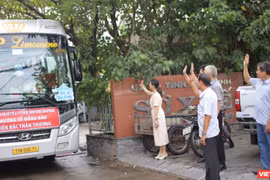 Giám đốc Sở Y tế Bình Định đưa 62 cán bộ cùng thuốc men đến hỗ trợ y tế cho Thái Nguyên, Yên Bái