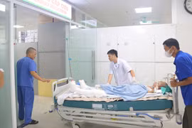 Nhiều bệnh nhân nặng được Bệnh viện Việt Đức cấp cứu từ khi bão Yagi càn quét