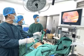 Phẫu thuật nội soi lồng ngực cấp cứu thành công bệnh nhân bị thủng phổi
