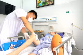 Bệnh nhân nhiễm nấm được bác sĩ cứu khỏi cảnh liệt 2 chân