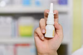 Thuốc xịt mũi chứa corticoid dễ gây suy thượng thận nếu dùng quá liều