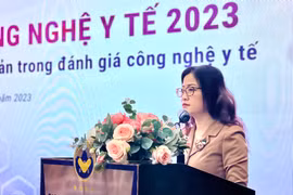 Bà Trần Thị Trang - Vụ trưởng Vụ BHYT Bộ Y tế: Việc cập nhật Danh mục thuốc BHYT thông qua đánh giá CNYT sẽ khuyến nghị doanh nghiệp điều chỉnh giá thuốc phù hợp, để tăng tỉ lệ chi trả, giảm chi tiền túi của người dân