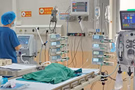 40 giờ lọc máu cứu sống cháu bé bị suy tuần hoàn, suy hô hấp vì tay chân miệng