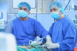 Mổ nội soi giúp nhiều quý ông ung thư dương vật có cơ hội làm cha