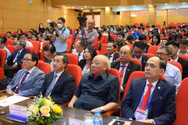 Các đại biểu dự lễ khai mạc Hội nghị Khoa học và Công nghệ tuổi trẻ ngành y tế lần thứ 21 tại Trường Đại học Y Hà Nội
