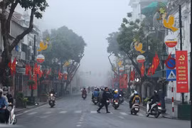 Sương mù trùm khắp Hà Nội: Các chuyên gia y tế lên tiếng 
