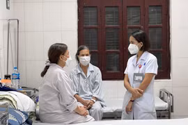 BSCK2. Đoàn Thị Huệ – Phó trưởng Phòng Điều trị Rối loạn Tâm thần người già và Y học giấc ngủ (M8) Viện SKTT Quốc gia - tư vấn cho bệnh nhân bị rối loạn giấc ngủ.