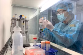Xét nghiệm SARS-CoV-2 tại Trường Đại học Y Hà Nội
