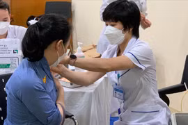 Dự Luật Phòng bệnh: Người có nguy cơ mắc bệnh truyền nhiễm phải sử dụng vaccine, sinh phẩm y tế