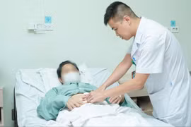 Nuốt phải tăm dài 7cm, cụ bà ở Hà Nội suýt tử vong vì thủng trực tràng