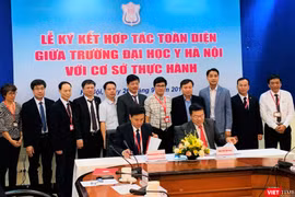 Ký kết hợp tác toàn diện giữa Trường Đại học Y Hà Nội với các BV với sự chứng kiến của đại diện Bộ Y tế