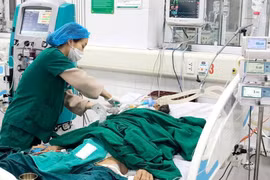 Uống rượu 10 ngày liền dịp Tết, người đàn ông rơi vào nguy kịch