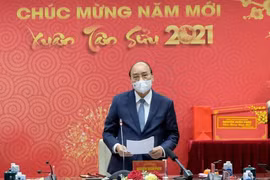 Thủ tướng Nguyễn Xuân Phúc đánh giá cao sự hy sinh của các “chiến sĩ áo trắng”