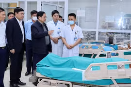  Thủ tướng Phạm Minh Chính kiểm tra đột xuất công tác bảo đảm cung ứng thuốc, sinh phẩm, vật tư y tế và chăm sóc sức khỏe nhân dân tại Bệnh viện Đa khoa tỉnh Điện Biên - Ảnh: VGP/Nhật Bắc