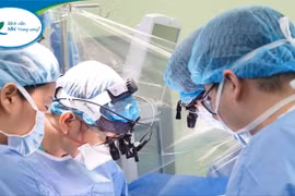 Bác sĩ phối hợp liên tuyến cứu cháu bé rơi vào "cửa tử" vì tai nạn giao thông