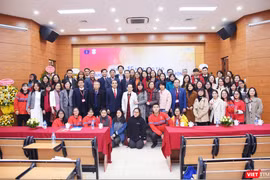 Thầy và trò Chương trình tiên tiến đào tạo điều dưỡng của Trường Đại học Y Hà Nội