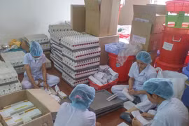Bắt quả tang hoạt động sản xuất thuốc và thực phẩm chức năng giả tại TP.HCM