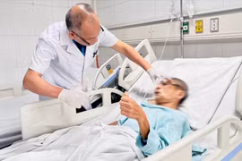 Kỳ tích y khoa hiếm gặp: 3 vi phẫu siêu tinh vi trong một ca cấp cứu