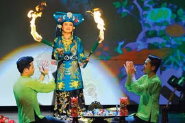 Một buổi Thực hành tín ngưỡng Thờ Mẫu Tam phủ của người Việt
