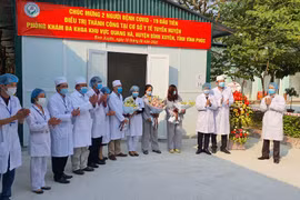 Niềm vui của các bệnh nhân COVID-19 ngày ra viện
