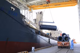 Xuất hàng Thép Hòa Phát tại cảng Dung Quất Hòa Phát (Nguồn: HPG)