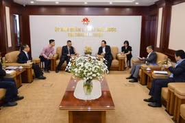 Toàn cảnh buổi làm việc giữa lãnh đạo CMSC và đoàn công tác của Tập đoàn Đất hiếm Trung Quốc, hôm 23/11 (Nguồn: CMSC)