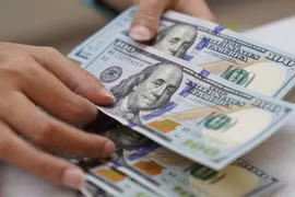 Tỷ giá trung tâm USD/VND lần đầu vượt 24.000 đồng