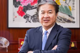 Tỷ phú Yeung Kin-man - nhà sáng lập Biel Crystal Manufactory (Ảnh: CityU Today)