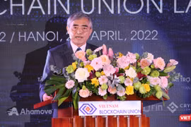 Ông Nguyễn Minh Hồng - Chủ tịch Hội truyền thông số Việt Nam phát biểu tại sự kiện ra mắt Liên minh Blockchain Việt Nam