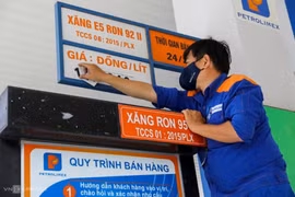 Giá xăng dầu tiếp tục tăng mạnh