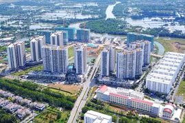Thị trường nhà ở đang xảy ra hiện tượng dự án cao cấp ngày càng nhiều, trong khi nguồn cung nhà ở giá rẻ lại hạn chế.