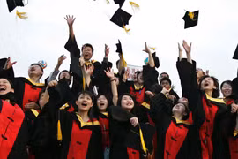 Sinh viên Trugn Quốc theo học ở Mỹ trở thành mục tiêu mới trong thương chiến Mỹ-Trung (Ảnh: CNN)