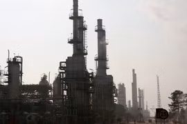 Ngành công nghiệp năng lượng của Iran đang chịu sức ép lớn từ các đòn trừng phạt của Mỹ (Ảnh: Sputnik)