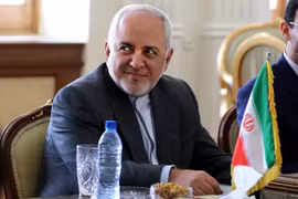 Ngoại trưởng Iran Mohammad Javad Zarif (Ảnh: Newsweek)