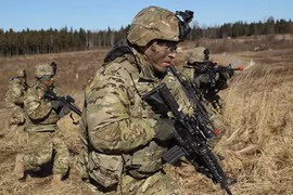 Binh sĩ Mỹ tham gia một cuộc tập trận ở Estonia (Ảnh: Getty)