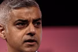 Thị trưởng London Sadiq Khan (Ảnh: Newsweek)