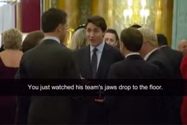 Nhóm lãnh đạo NATO thảo luận trong sự kiện tổ chức tại Điện Buckingham (Ảnh: Guardian)