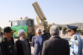 Mô hình hệ thống phòng không Bavar 373 được trưng bày ở Tehran (Ảnh: RT)
