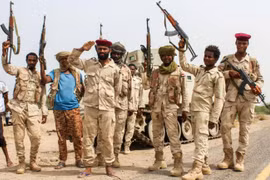 Các binh sĩ Sudan chiến đấu bên cạnh các lực lượng thân chính phủ Yemen được Arab Saudi hậu thuẫn ở phía Tây Yemen (Ảnh: AFP)