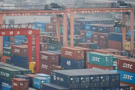Các container hàng hóa nhập khẩu tại cảng Incheon, Hàn Quốc (Ảnh: RT)