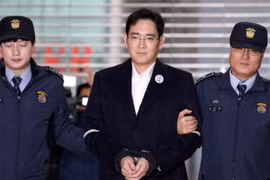 Ông Lee Jae-yong vẫn điều hành Samsung trong nhà lao