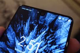 Essential Phone là mẫu điện thoại được mong đợi không kém gì iPhone 8 và Galaxy S8