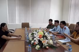 Cơ quan chức năng Hải Phòng triệu tập nữ chủ quán hải sản "chặt chém" du khách (ảnh: báo Pháp luật Việt Nam)