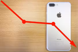 Apple cố tính làm chậm iPhone để thu hẹp vòng đời sản phẩm?