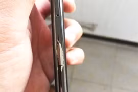 iPhone X bị bong sơn (ảnh: Weibo)