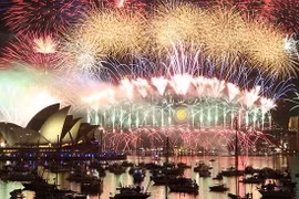 Pháo hoa rực sáng cầu cảng Sydney