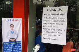 Nhà mạng MobiFone dán thông báo lùi thời hạn bổ sung thông tin thuê bao 
